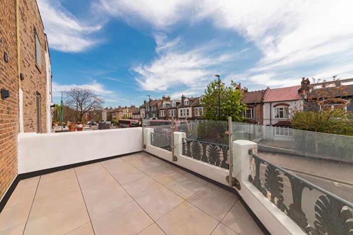 2 Bedroom Flat To Rent In Denmark Road, Camberwell, SE5