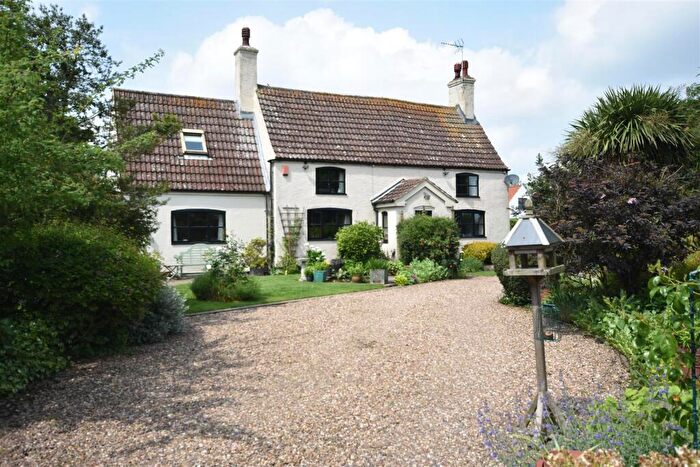 3 Bedroom Cottage For Sale In Middle Holme Lane, Sutton-On-Trent, Newark, NG23