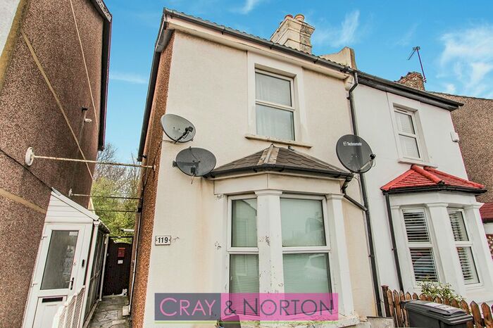 2 Bedroom Flat To Rent In , Whitehorse Lane, South Norwood, SE25