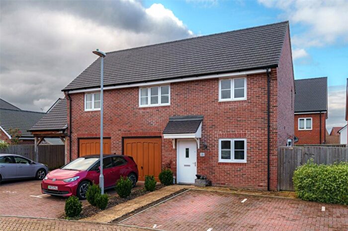 2 Bedroom House To Rent In Lockhart Drive, Wokingham, Berkshire, RG40