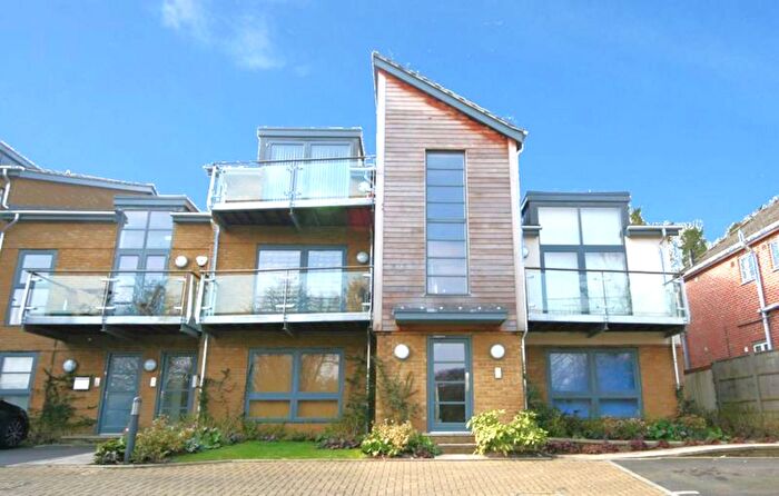 1 Bedroom Flat For Sale In Kingsmead Road, High Wycombe, HP11