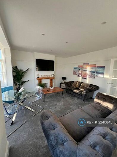 2 Bedroom Flat To Rent In London Road, Hadleigh, Benfleet, SS7