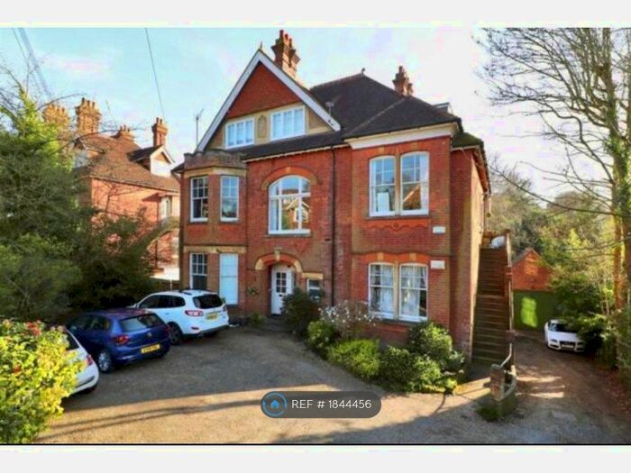 3 Bedroom Flat To Rent In Boyne Park, Tunbridge Wells, TN4