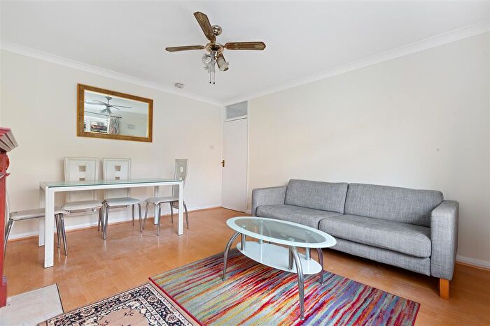 2 Bedroom Flat To Rent In Christchurch Avenue, Brondesbury Park, NW6