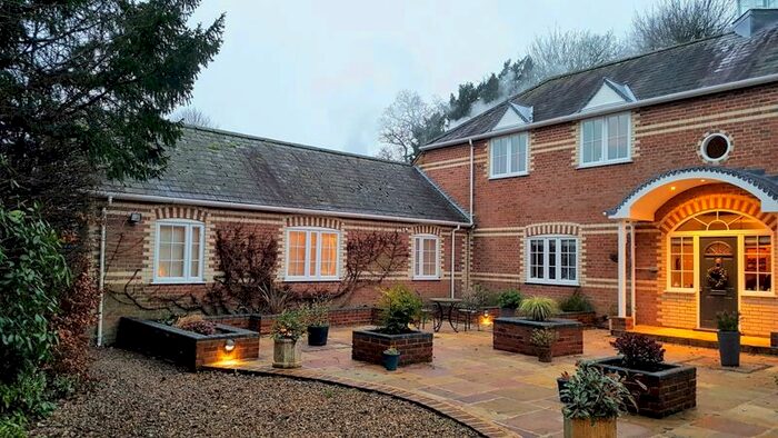 1 Bedroom Cottage To Rent In Gosport Road, Lower Farringdon, Alton GU34