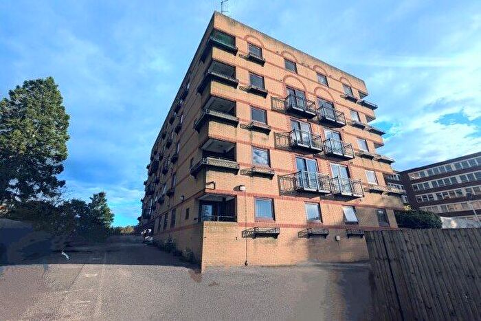 2 Bedroom Flat To Rent In Oxford Road, Aylesbury, HP19