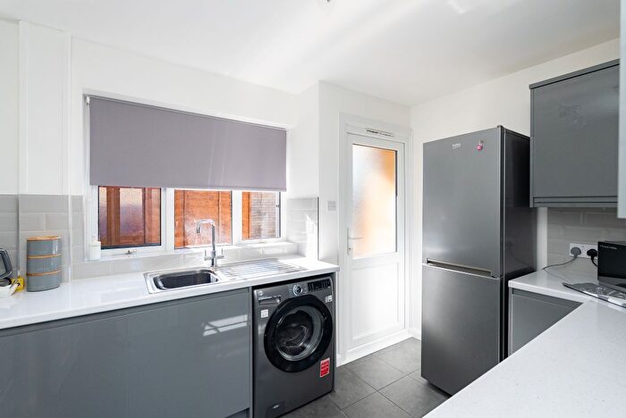 1 Bedroom Semi-Detached Bungalow For Sale In Leith Grove, Beare Green, RH5