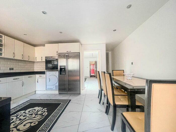 4 Bedroom Terraced House To Rent In Bassett Croft, Birmingham, B10