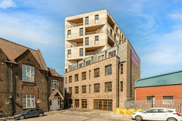 2 Bedroom Flat To Rent In Goodhall Street, Willesden, NW10