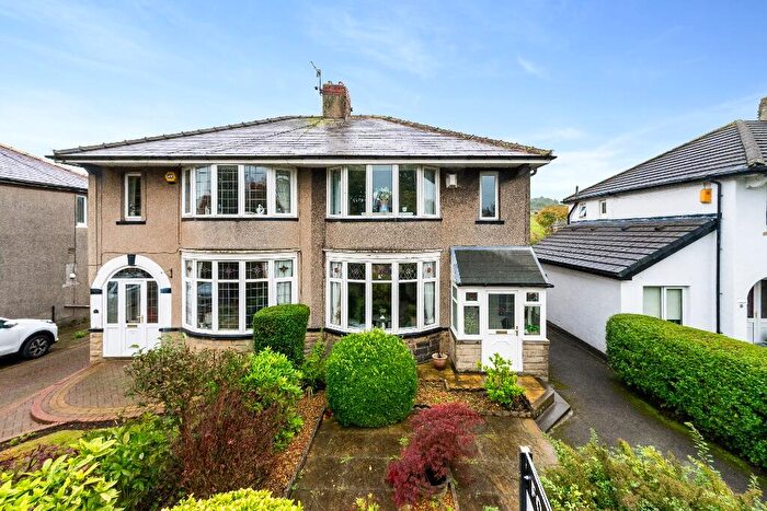 3 Bedroom Semi-Detached House For Sale In Glen View Road, Burnley, BB11