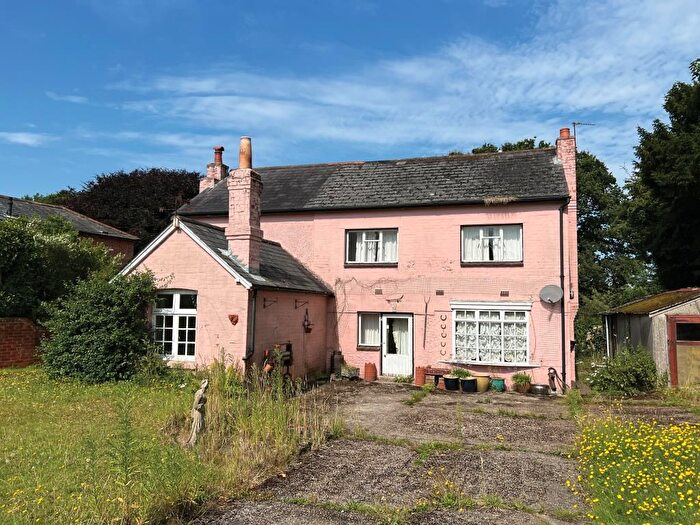 3 Bedroom Cottage For Sale In Horseshoe Cottage, Gamblins Lane, Shirrell Heath, Southampton, SO32