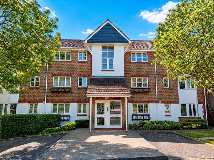 2 Bedroom Apartment For Sale In Autumn Drive, Sutton, SM2