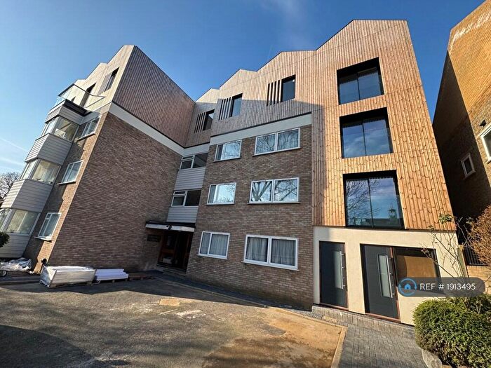 2 Bedroom Maisonette To Rent In Greenway Court, Ilford, IG1