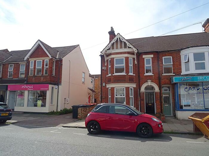 2 Bedroom Apartment To Rent In Castle Road, Bedford, MK40