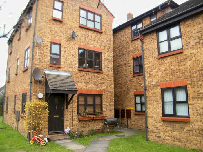 2 Bedroom Flat To Rent In Oak Court, South Ockendon, RM15
