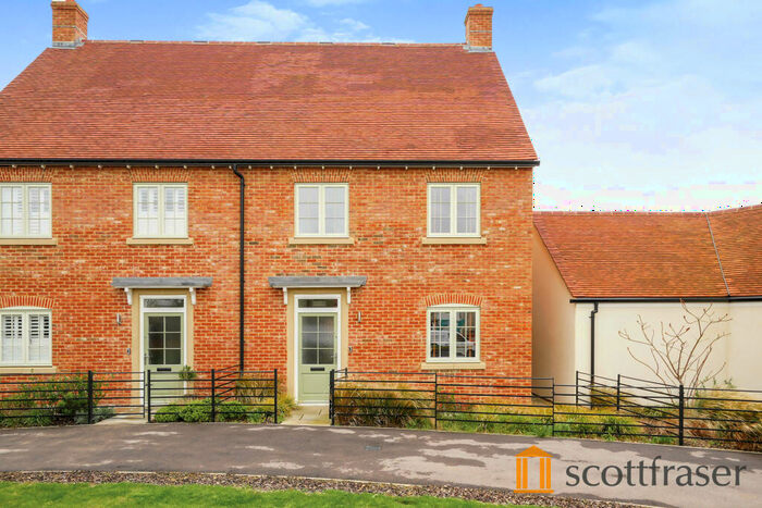 3 Bedroom Semi-Detached House To Rent In Cowells Road, Woodstock, OX20