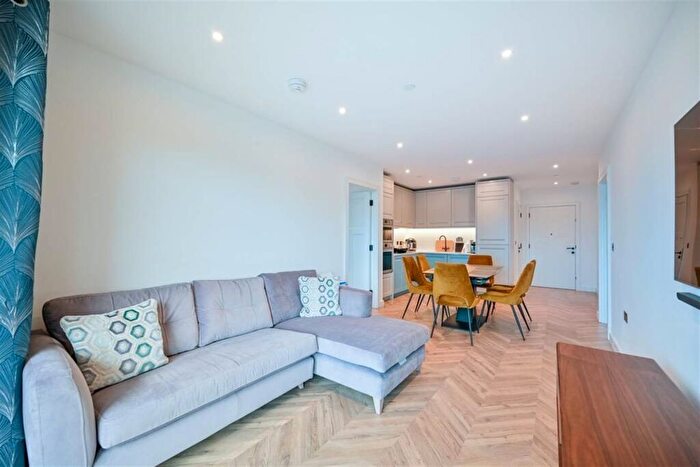 2 Bedroom Flat To Rent In Yorke House, Wheatfield Way, KT1