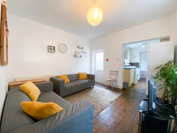 4 Bedroom House To Rent In Daisy Road - Bed, Edgbaston, West Midlands, B16