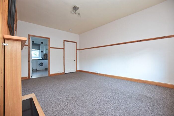 1 Bedroom Flat To Rent In Mount Pleasant Street, Greenock, PA15