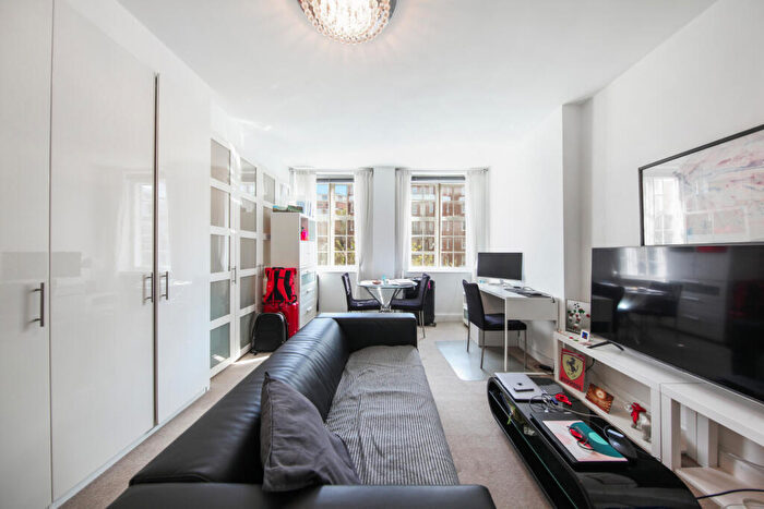 Apartment To Rent In Mortimer Court, Abbey Road, St John's Wood, London, NW8