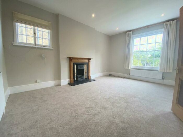 1 Bedroom Apartment To Rent In Thurlow Park Road, Dulwich, London, SE21