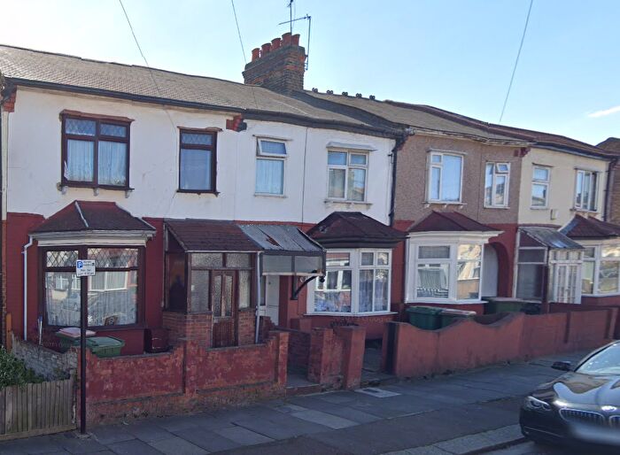 3 Bedroom Terraced House To Rent In Clements Road, London, E6