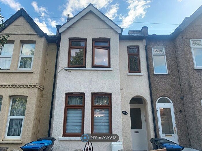 1 Bedroom Flat To Rent In Lyndhurst Road, London, N18