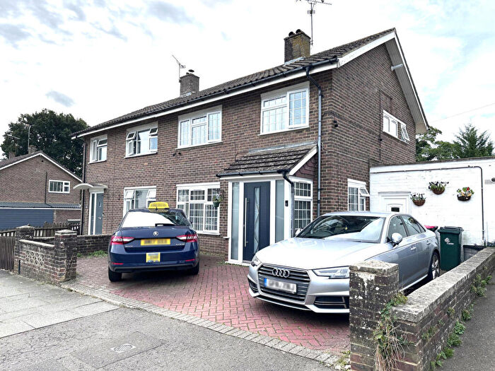 3 Bedroom End Of Terrace House To Rent In Hawkins Road, Tilgate, Crawley, RH10