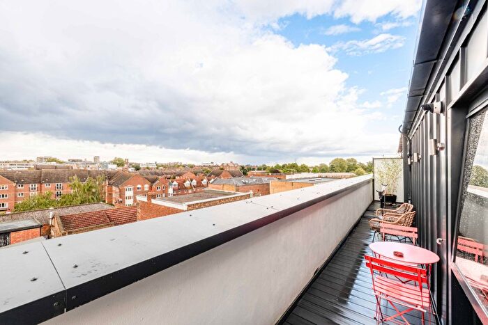 2 Bedroom Flat For Sale In Vyner Street, London, E2