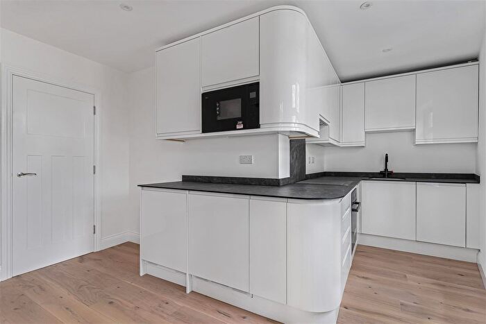 1 Bedroom Flat To Rent In Northfield Avenue, Ealing, W13