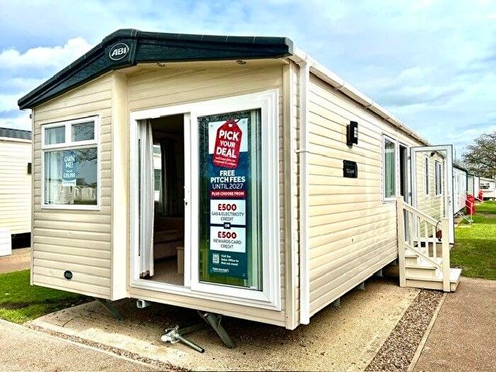 2 Bedroom Mobile/park Home For Sale In Dovercourt Haven Caravan Park, Low Road, Harwich, CO12
