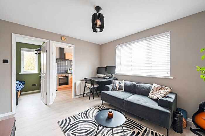 1 Bedroom Flat For Sale In Green Pond Close, Walthamstow, London, E17
