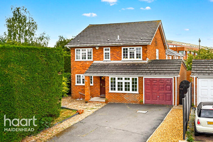 4 Bedroom Detached House For Sale In Norden Road, Maidenhead, SL6