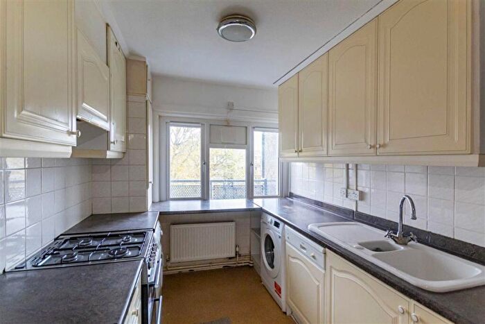2 Bedroom Flat To Rent In Shoot Up Hill, Cricklewood, NW2