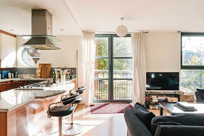 2 Bedroom Flat To Rent In Fanshaw Street, Lanesborough Court, N1