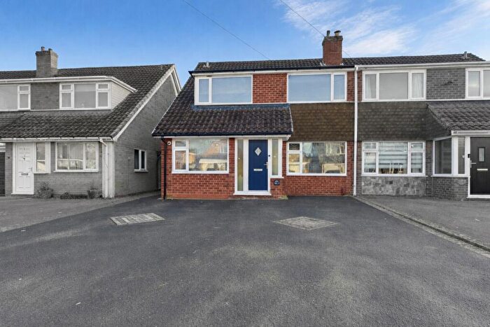 4 Bedroom Semi Detached House For Sale In Reindeer Road, Fazeley, Tamworth, B78