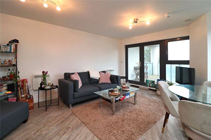 2 Bedroom Flat For Sale In Guildford Road, Woking, Surrey, GU22