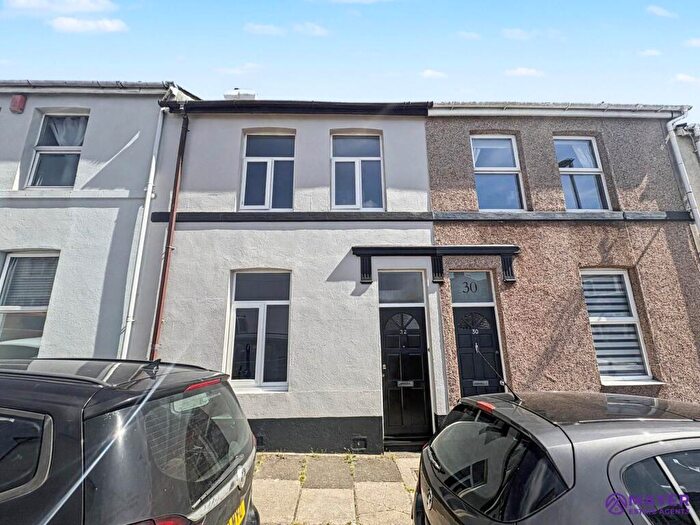 3 Bedroom Terraced House For Sale In Corporation Road, Plymouth, PL2