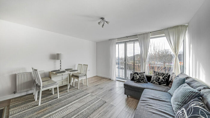 1 Bedroom Flat For Sale In Highbridge Road, Barking, IG11