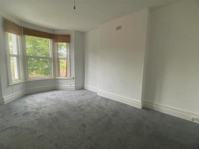 1 Bedroom Flat To Rent In A Penge Road, London, SE20