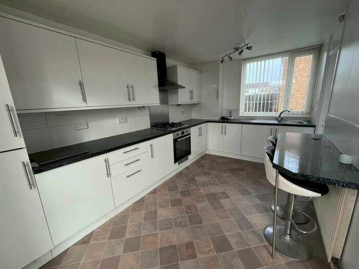 4 Bedroom Town House To Rent In Gleneagles Park, Hull, HU8