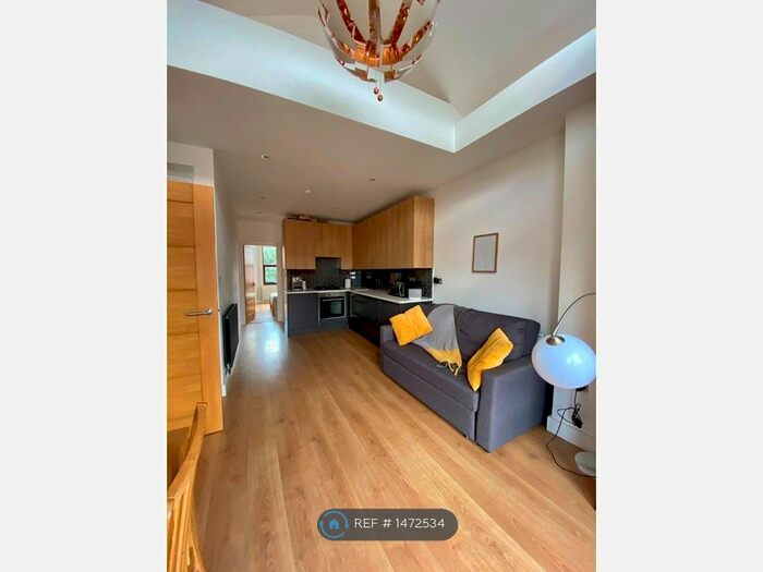 1 Bedroom Flat To Rent In Churchfield Avenue, London, N12