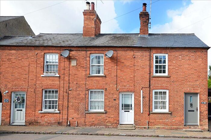 2 Bedroom Cottage For Sale In High Street, Denford, Northamptonshire, NN14