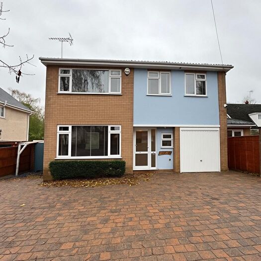 4 Bedroom House To Rent In Somerleyton Avenue, Kidderminster, DY10