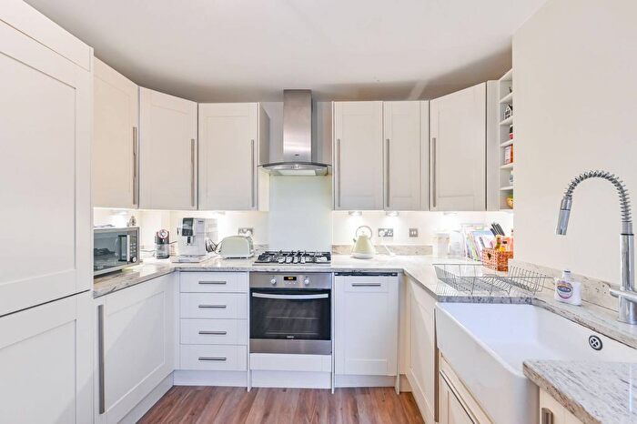 3 Bedroom Flat To Rent In Barmouth Road, Wandsworth, SW18