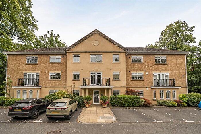 3 Bedroom Flat For Sale In Uxbridge Road, Hatch End, Pinner, HA5