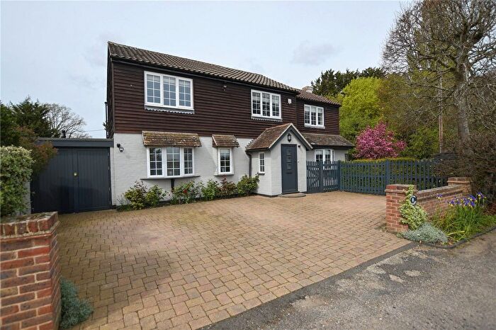 4 Bedroom Detached House For Sale In Dunt Lane, Hurst, Reading, Berkshire, RG10