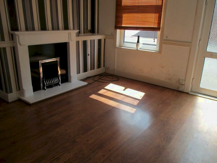 2 Bedroom House To Rent In Barber Street, Hoyland, S74