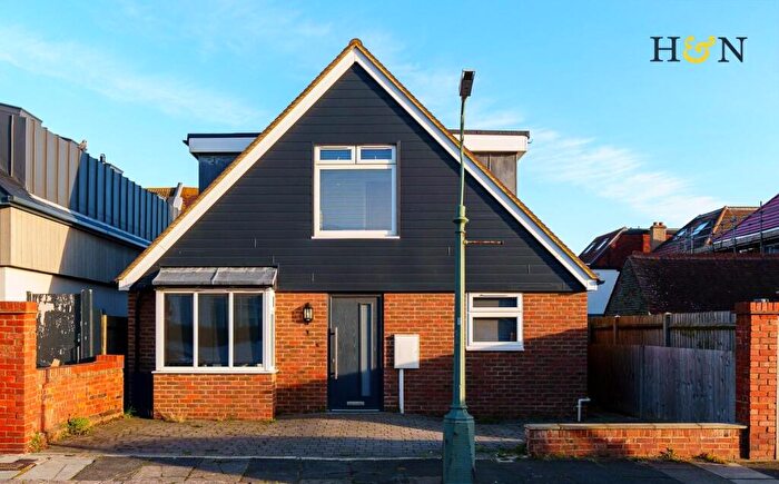 2 Bedroom Detached House For Sale In Tandridge Road, Hove, BN3