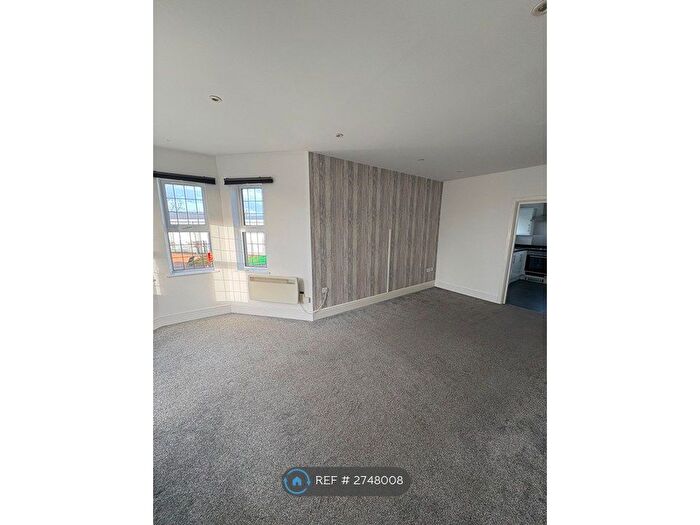2 Bedroom Flat To Rent In Leahurst, Bristol, BS15